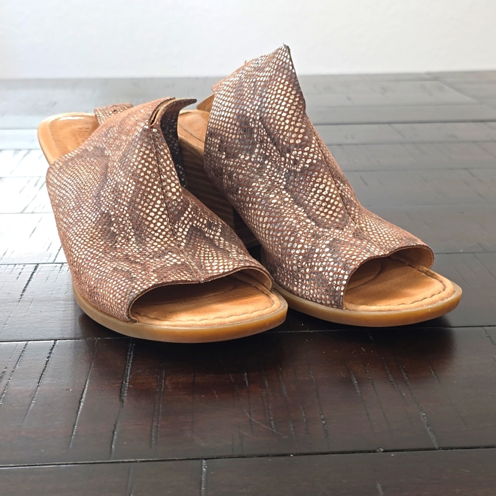 Born leather snake skin heels